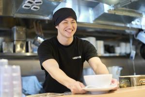 📢社員インタビュー動画🍕🍜👲