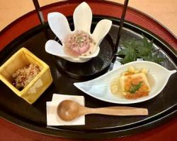 採用部で「なだ万」体験!一流のおもてなしと季節の味覚を堪能