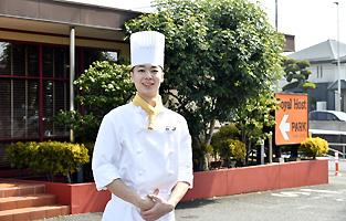 ロイヤルホールディングス株式会社 入社半年間の研修あり！同期と共にキャリアを築き上げよう！