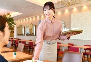 【社員紹介①】Afternoon Tea TEAROOM