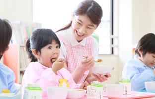 株式会社HITOWA フードサービスカンパニー 学校・保育園で子どもたちの成長を食で支える!