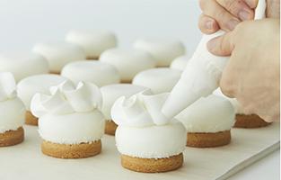 株式会社エーデルワイス スイーツ・パンの人気ブランドを多数展開している会社です！