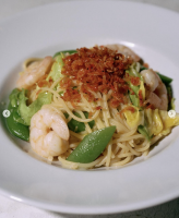 【旬の旨みが凝縮 海老と春野菜の贅沢ペペロンチーノ】