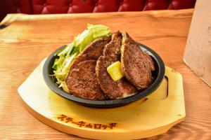 『ステーキロッヂ』『肉と炒め野菜 ステーキロッヂ』のご紹介
