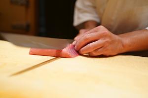 魚の扱い方、火入れ、握りの哲学