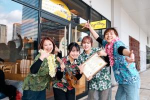 お気に入りのアロハで気分もUP！制服も仕事の楽しみのひとつ✨