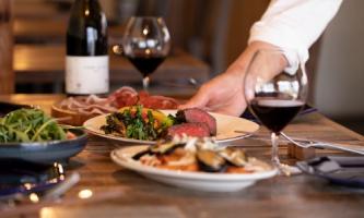 完全週休2日や各種待遇面など大手企業の様な安定性が揃う会社。