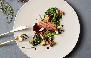 株式会社クリスタルインターナショナル 【カメラオフOK・服装自由】ウェディングの仕事の楽しさを！