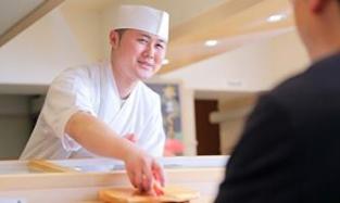 正統派～カジュアルまで多様な鮨・和食を国内外に広める企業！