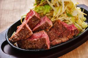 🥩【ステーキロッヂ】都会の”肉チャージ”スポットとは？