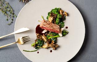 株式会社クリスタルインターナショナル 月給30万円～／年2回の10連休／残業代100％支給／土日休暇制度