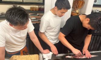 【日々の仕込み】先輩と話し合い、工夫を重ねる大切な時間✨