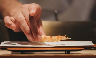 天紙に油が一切つかない?常識を覆す「天ぷら」