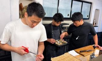 【開店前の仕込み】真剣に向き合う一丸の刻🔪