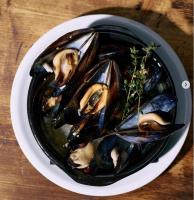 【ムール貝の白ワイン蒸し 芳醇な香りと濃厚な旨み】