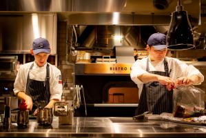 ▼東京駅周辺のオープンキッチン店舗をめぐる見学説明会を開催！