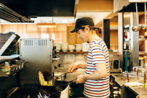 ＼変わらない味、変わらない接客、それが私たちの原点／