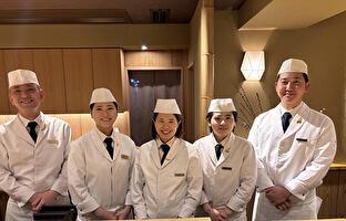 鮨竹半 若槻 親方がすぐそばに。はじめの一歩を踏み出しやすいお店です。