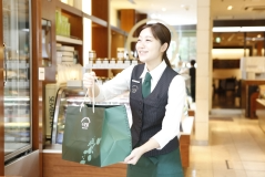 ≪京橋千疋屋/接客販売職≫お客様の笑顔を間近で見れる！