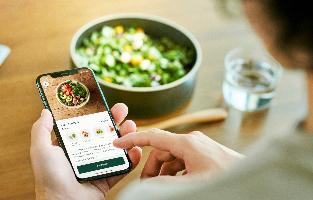 株式会社CRISP(クリスプ) 熱狂的ファンをつくるカスタムサラダ専門店/月10日休み・残業少なめ