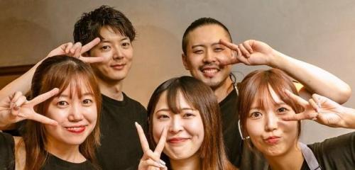 髪色・髪型・ネイル自由★月28.5万～★土日祝休み★個性も活かせる楽しい職場。“自由に楽しむ”飲食ライフをここで味わおう