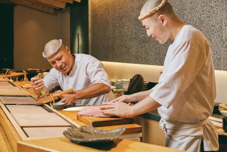 お鮨の試食付き！？
現場で働く職人と交流しながら、お鮨とシーエージェントの魅力に迫る！
