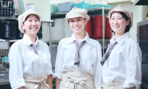 突き抜けた美味しさへの挑戦！　
外食事業と給食事業の2軸で成長中！！