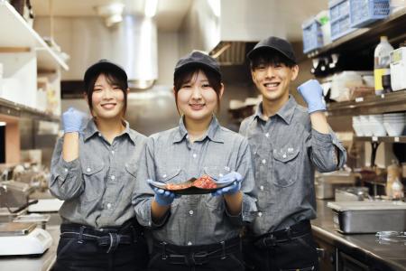 業務スーパーを作った会社が手掛ける焼肉店　～接客・調理・パティシエなどキャリアプラン沢山あります～