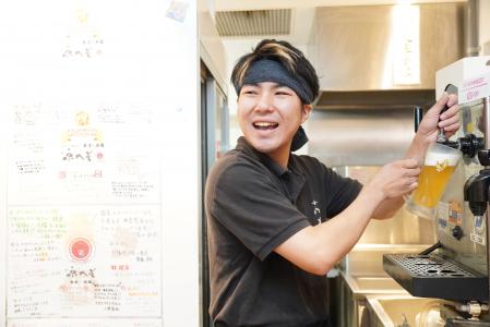 髪色・ネイル自由！
色々な国の方とお話できる！
オリジナルのお酒や料理が作れる！
20代がほとんどの職場です！