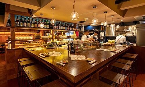 飲食業界の夢が詰まった飲食グループ！
全員が主役！とことん楽しく働けるから
若手スタッフが笑顔で活躍する会社です☆