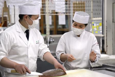 映画やドラマ・CMにも多数登場する料亭・日本料理店で働ける希少な環境★イメージを覆す勤務環境でお迎えします！