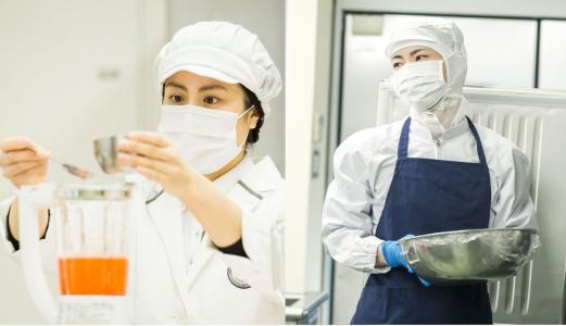 学校給食や社員食堂、病院、高齢者施設などで食事を作る仕事です★全国2500カ所以上！勤務地・配属先はご相談ください！