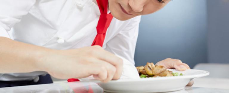腕利き料理人が集まり、一流の料理作りをしています。