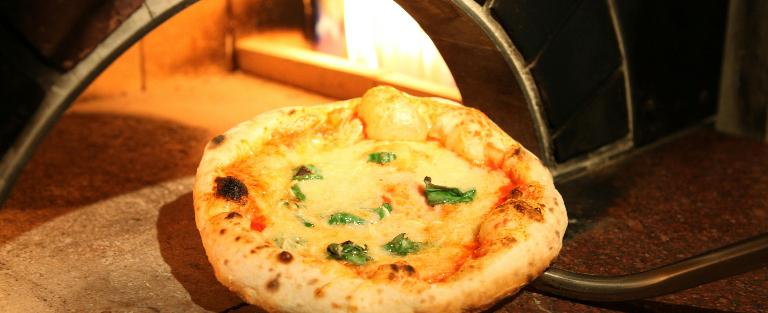 ピザへのこだわりは「格別」！ここだけにしかないピッツァを…。