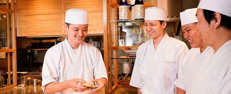 魚や和食に興味があるなら、わたしたちと一緒に働きましょう！
