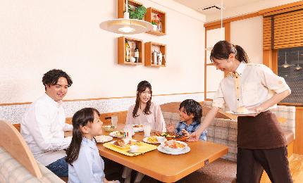 スタッフインタビュー　～「ジョイフル」で働く魅力～